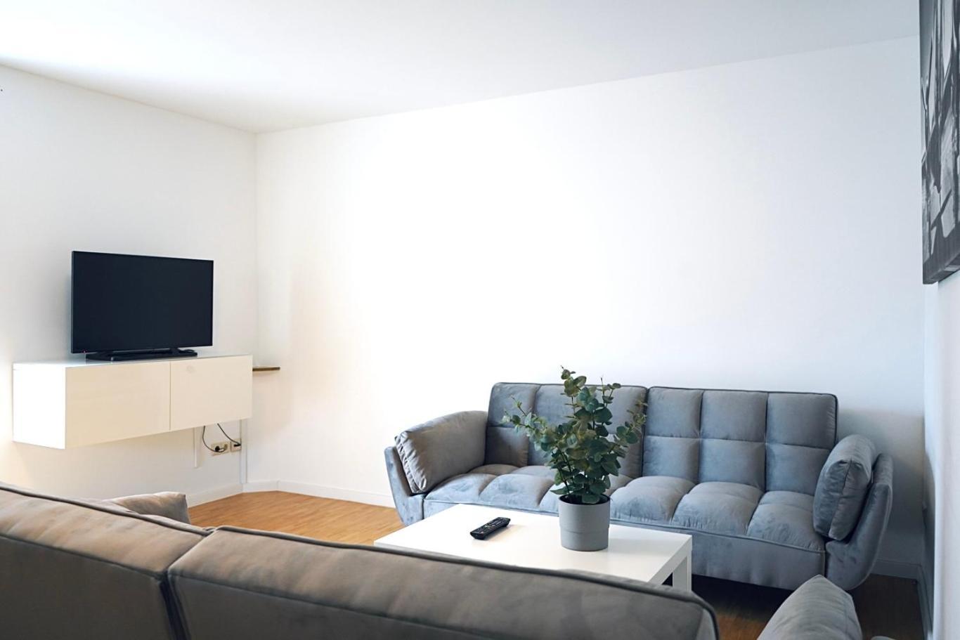Stilvolles Apartment In Stadtnaehe-Parkplatz- 4 Personen- Balkon Wolfsburg Luaran gambar