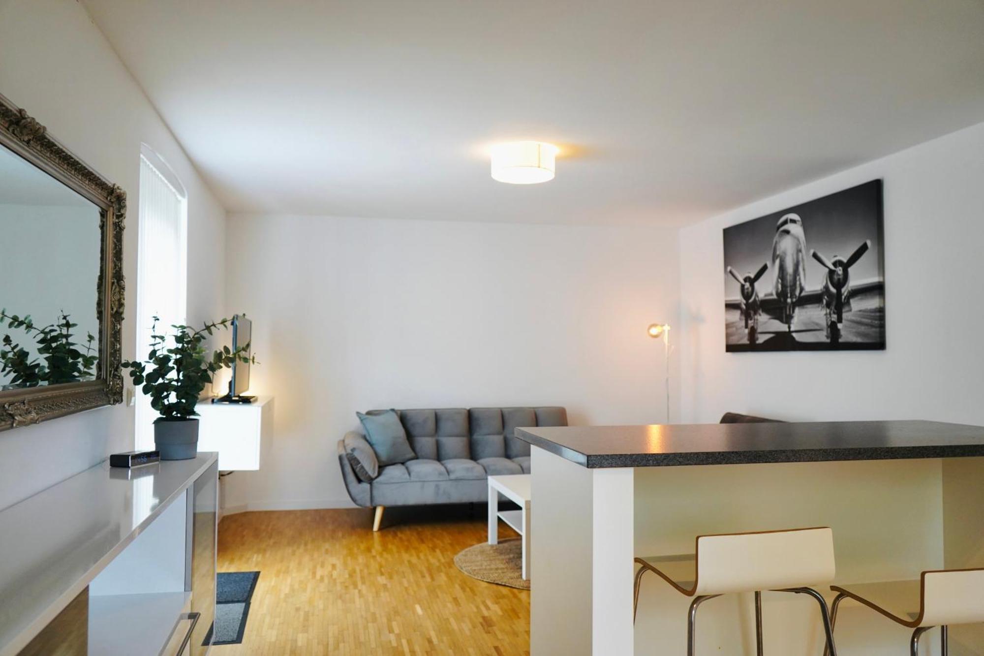 Stilvolles Apartment In Stadtnaehe-Parkplatz- 4 Personen- Balkon Wolfsburg Luaran gambar